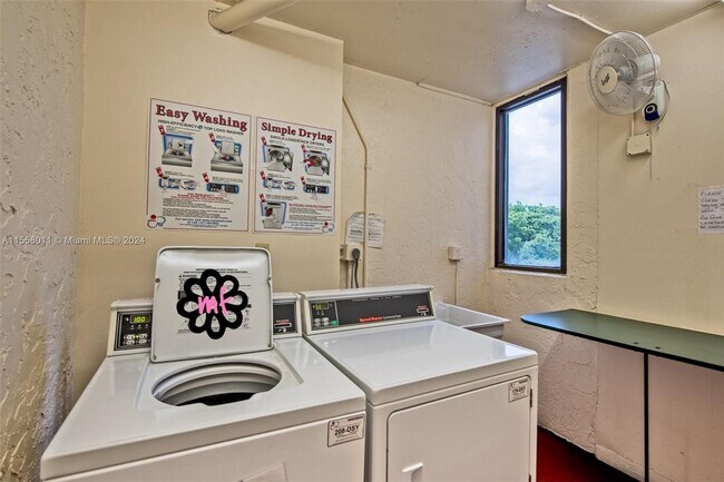 Building Photo - 9410 N Hollybrook Lake Drive 103, Pembroke...