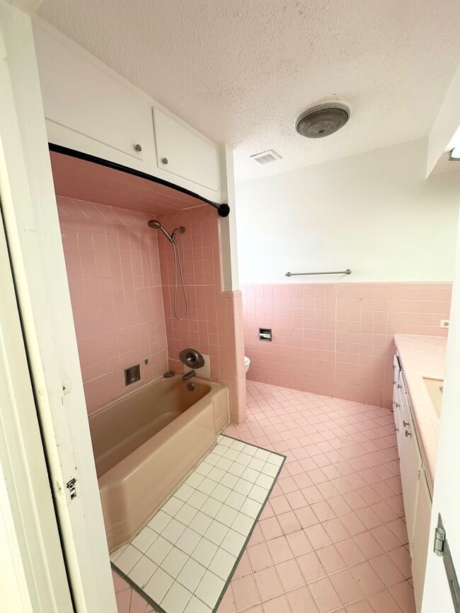 Building Photo - 3 Bed 2 Bath Located In The Heart Of Midland
