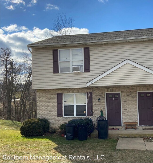 2 br, 1.5 bath House 251 Ark Dr 251 Ark Dr Dallastown PA 17313