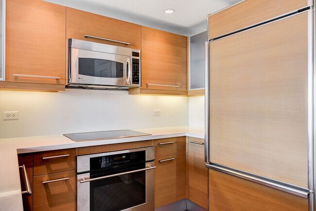 Building Photo - Turnberry Towers 2705W-City/Golf Course Views from this Stunning 1Bd/1.5Ba Residence