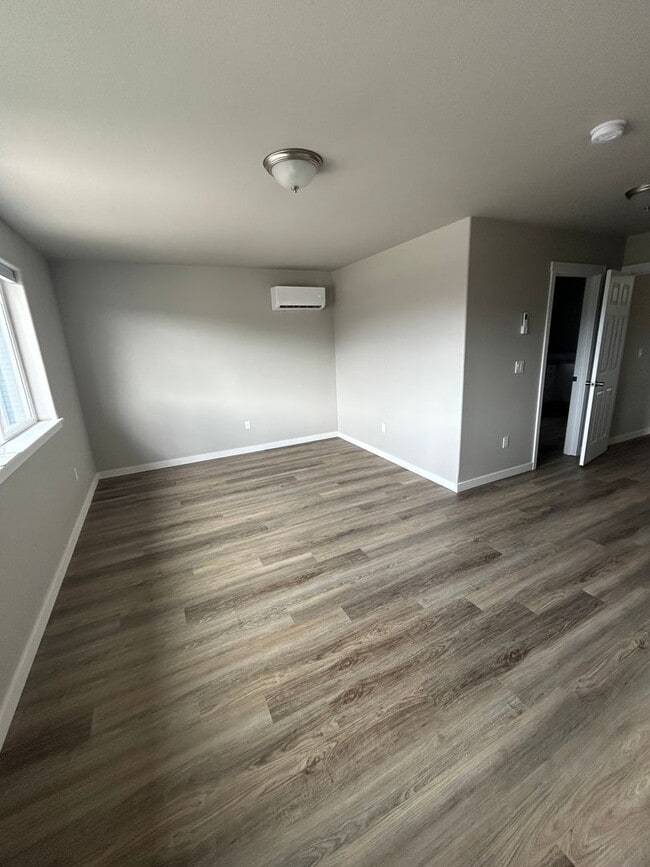 Building Photo - Beautifully Furnished Brand New 5 Bedroom ...