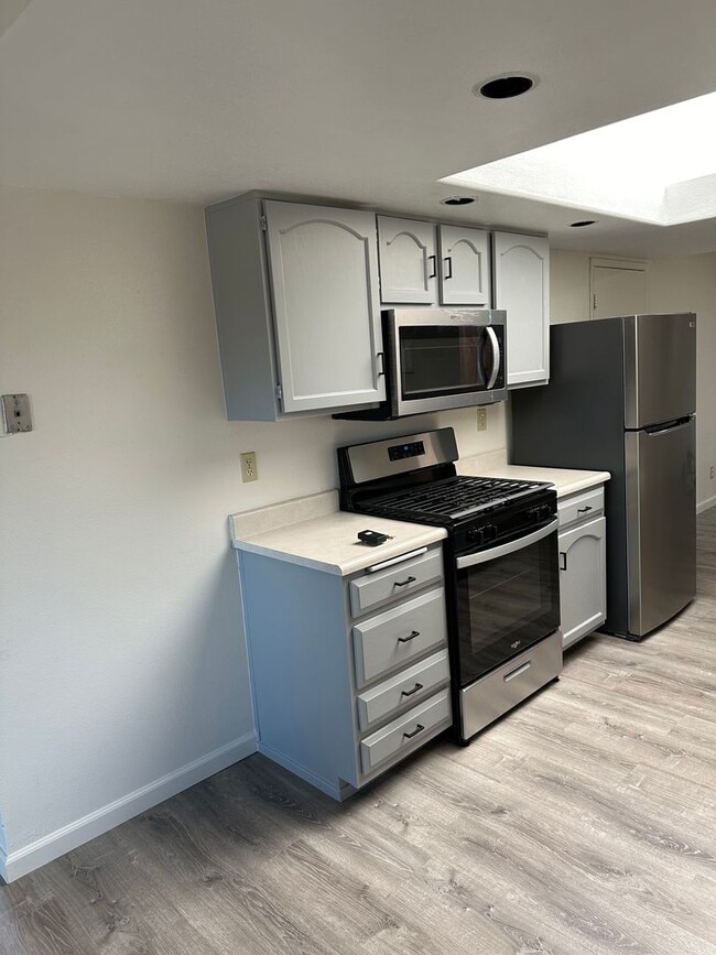 Building Photo - Well Kept Home in Sierra Bonita