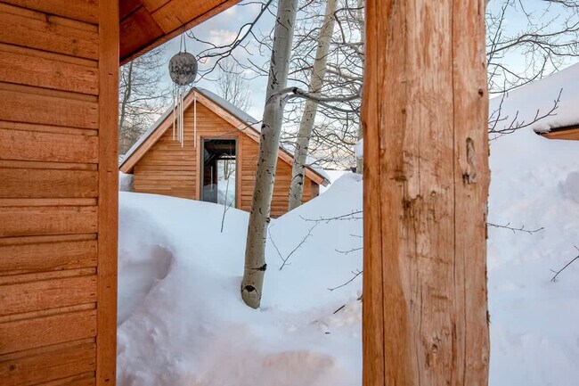 Building Photo - 10570 Rammell Mountain Rd