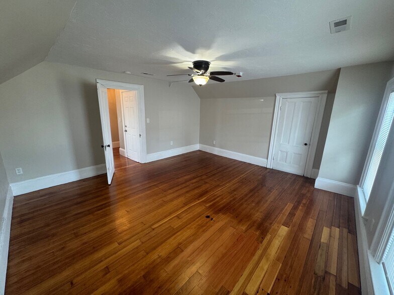 Building Photo - 17 Whitman Ave