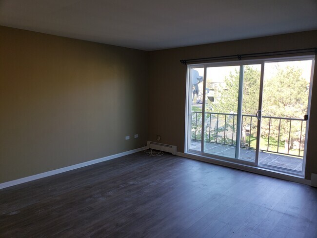 Building Photo - 1665 Coach Dr