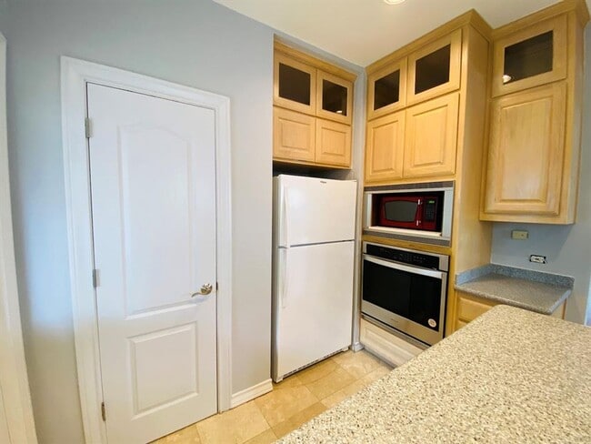 Building Photo - 35TH ST 404 A