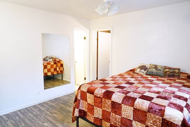 Building Photo - ASU Proximity Meets Comfort in This 4-Bedroom Tempe Home