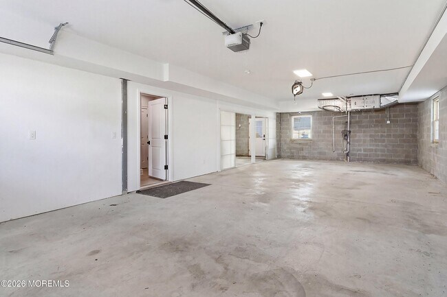 Building Photo - 619 Park Ave