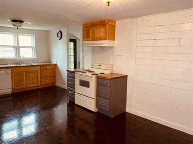 Building Photo - Loudon 37774 - 2 bedroom, 1 bath home - Co...