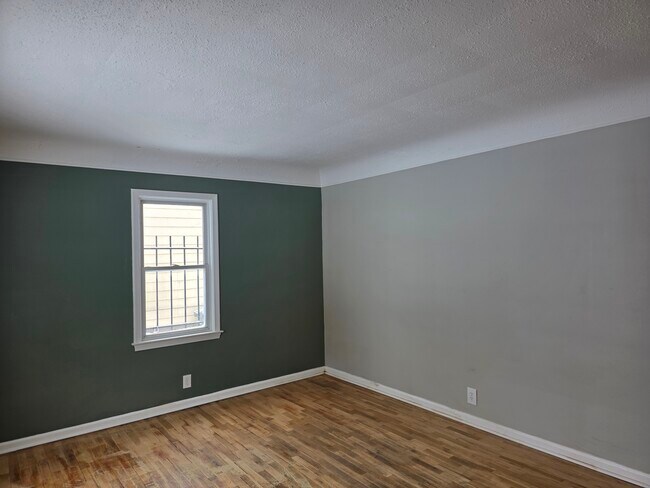 Building Photo - 4813 Greenlawn Dr