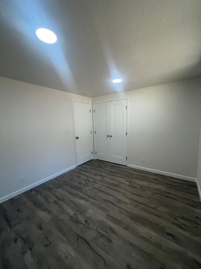 Building Photo - 3-Bedroom 2-Bathroom home in Eugene. Full Remodel!