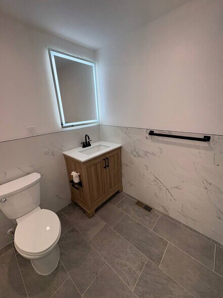 Building Photo - 1331 Dickinson St