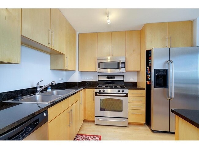 Building Photo - 929 Portland Ave