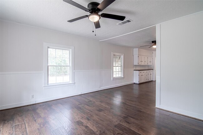 Building Photo - 3141 Old Houston Rd