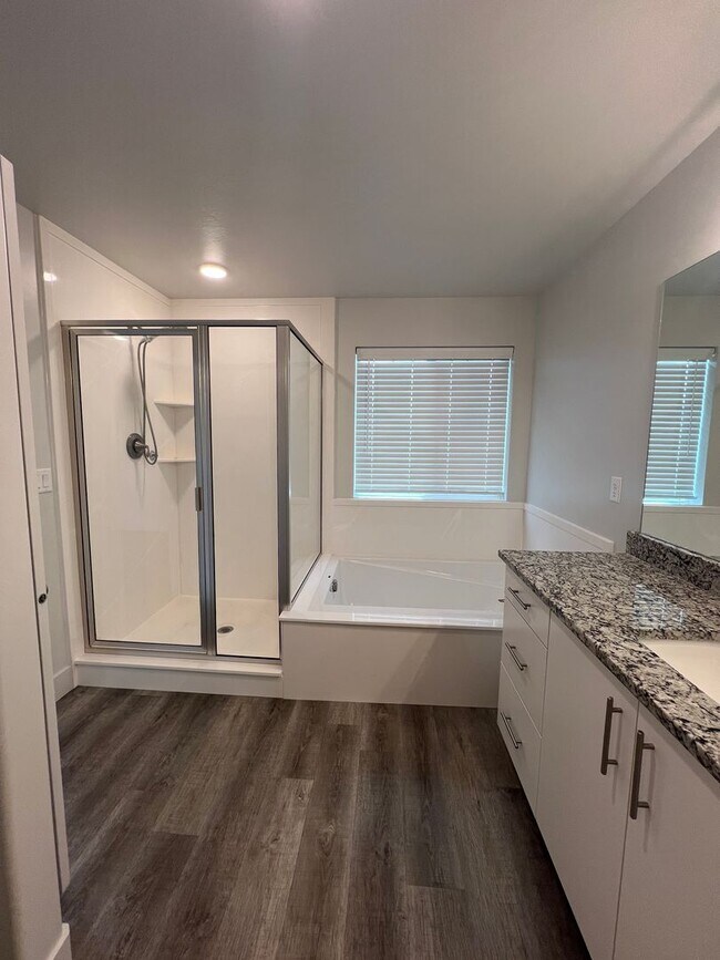 Building Photo - Beautiful 3 Bed, 2.5 Bath Townhome in Summerfield Subdivision | $1,995/month