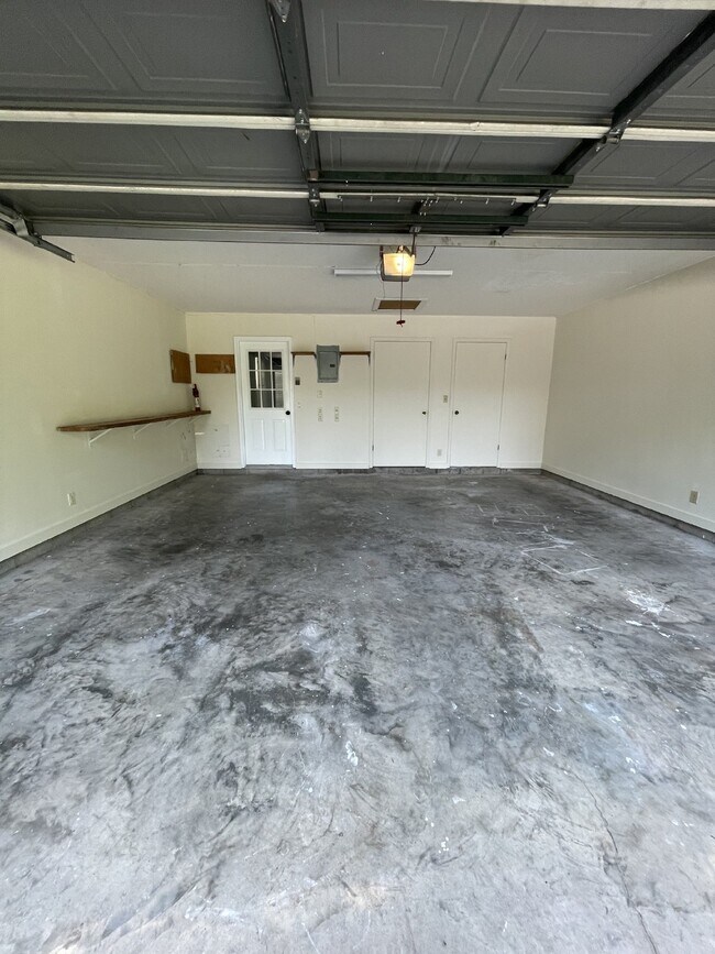 Building Photo - 1600 Courtney Cove