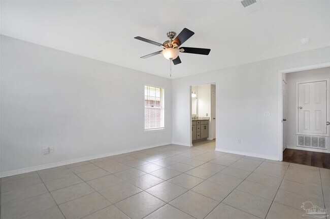 Building Photo - 28 Easton St