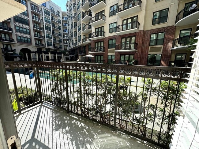 Building Photo - 2303 Mid Ln
