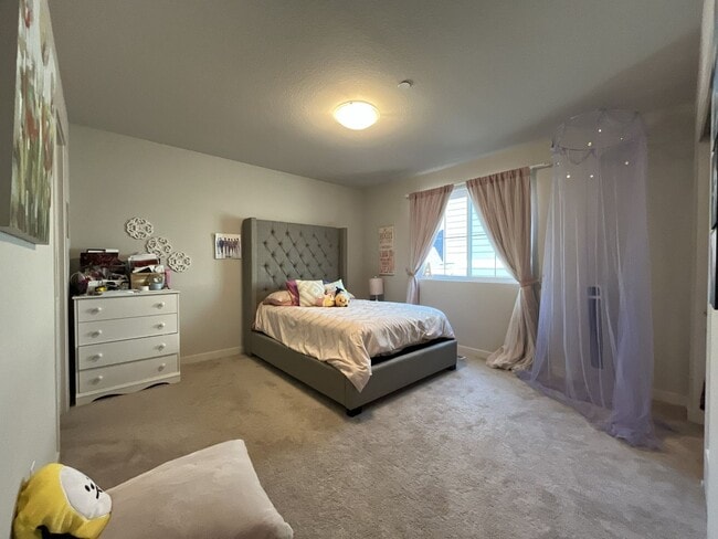 Building Photo - Spacious 5BR Home Near Mountainside High School with Loft, Balcony & Large Kitchen