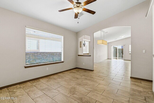 Building Photo - 12776 Tre Maximiliano Ave