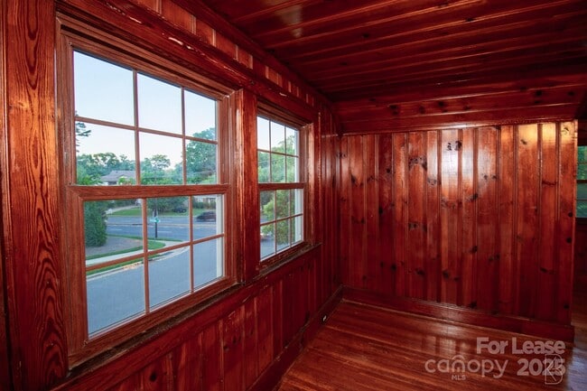 Building Photo - 3400 Eastway Dr