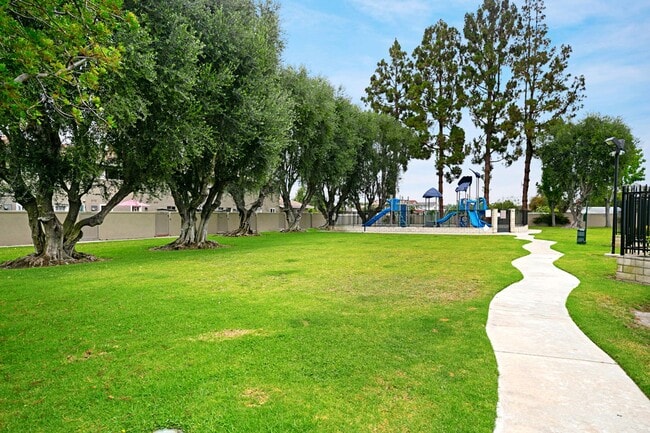 Building Photo - *NEW MOVE-IN SPECIAL | $500 OFF FIRST MONT...
