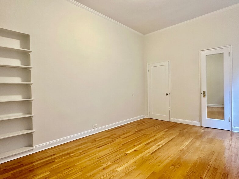 Building Photo - 328 W 83rd St