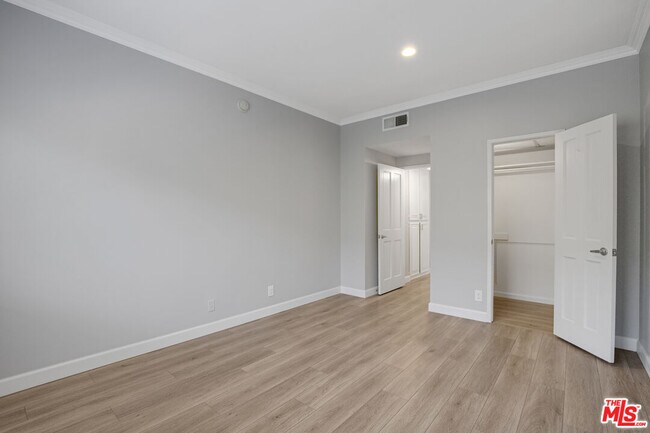 Building Photo - 8642 Gregory Wy