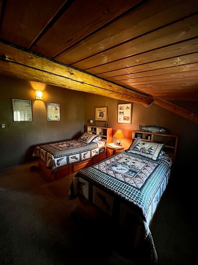 Building Photo - Fully Furnished Cabin Available - 10 Minut...