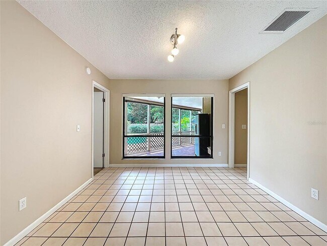 Building Photo - 951 Versailles Cir