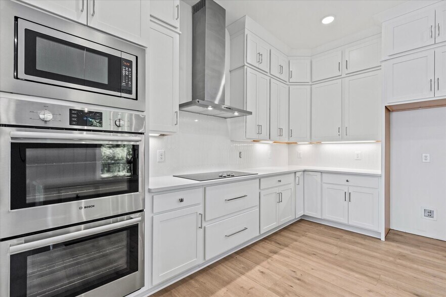 Building Photo - 321 Old Shackle Island Rd