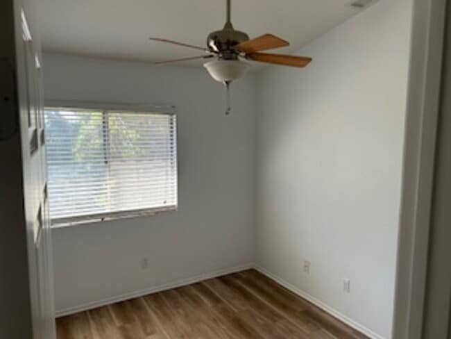 Building Photo - knollridge