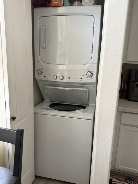 Washer/Dryer - 734 S Beck Ave