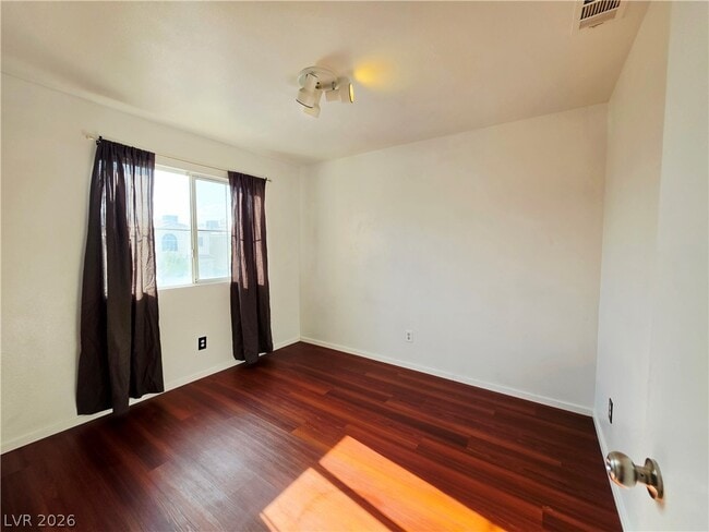 Building Photo - 1824 Sierra Valley Way