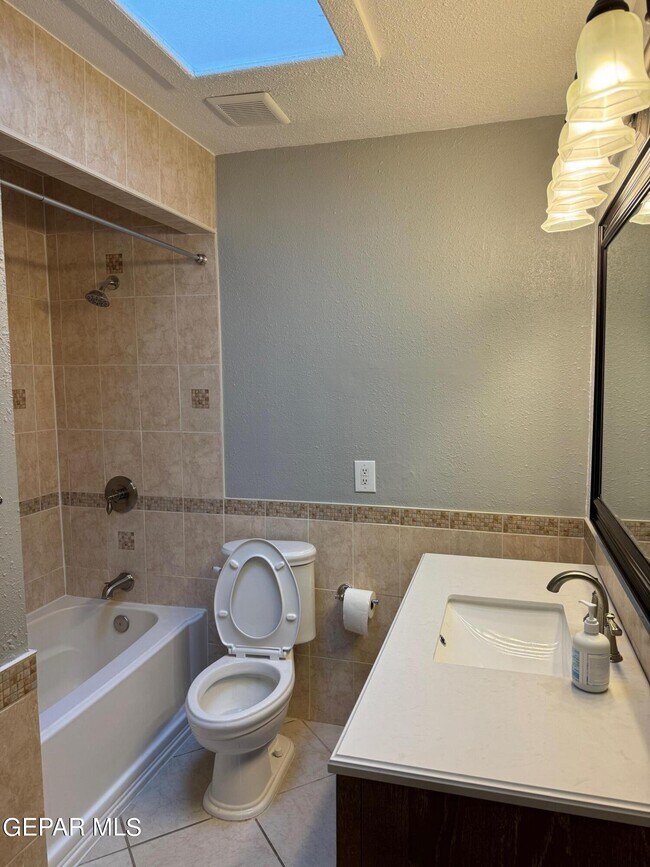 Building Photo - 323 Rio Tinto Dr