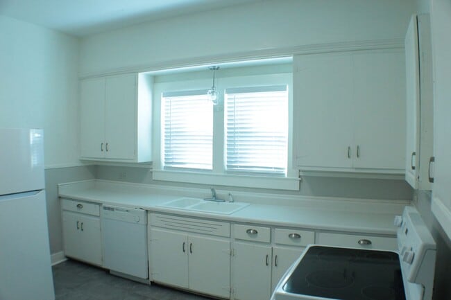 Building Photo - SUMMERDALE COTTAGE