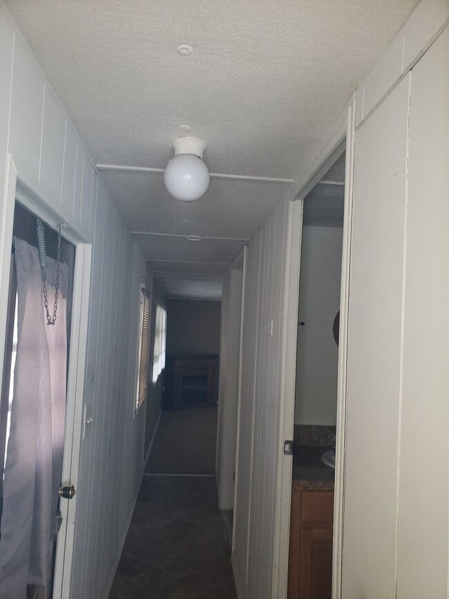 Building Photo - 2 Bedroom Mobile Home