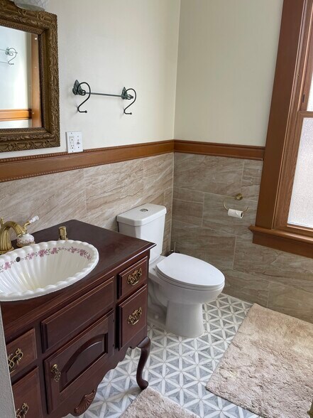 Bathroom - 1306 Lincolnway