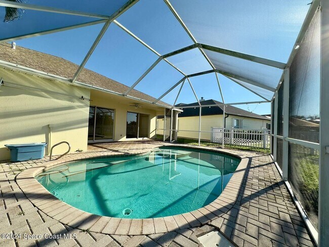 Building Photo - 565 Limerick Dr