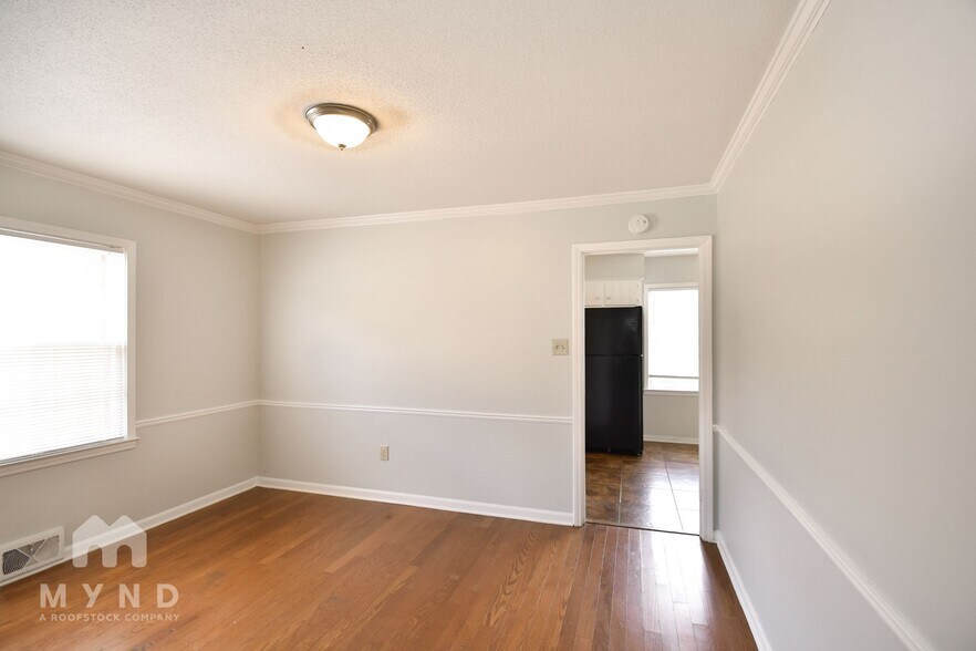 Building Photo - 3369 Foxwood Dr