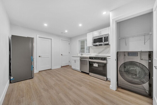 Primary Photo - 92 Willow St