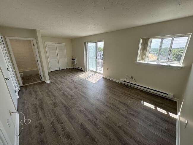 Building Photo - 106 Broad St