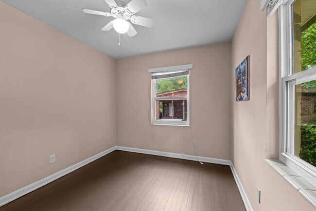 Building Photo - 1716 Canterbury St