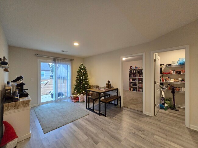 Building Photo - 437 Conifer St