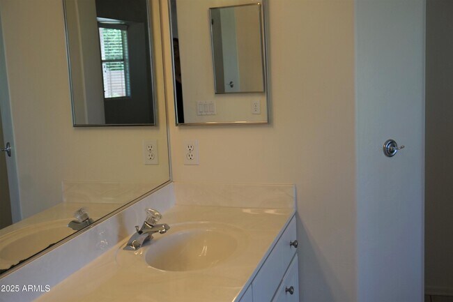 Building Photo - 1517 Skyline Ave