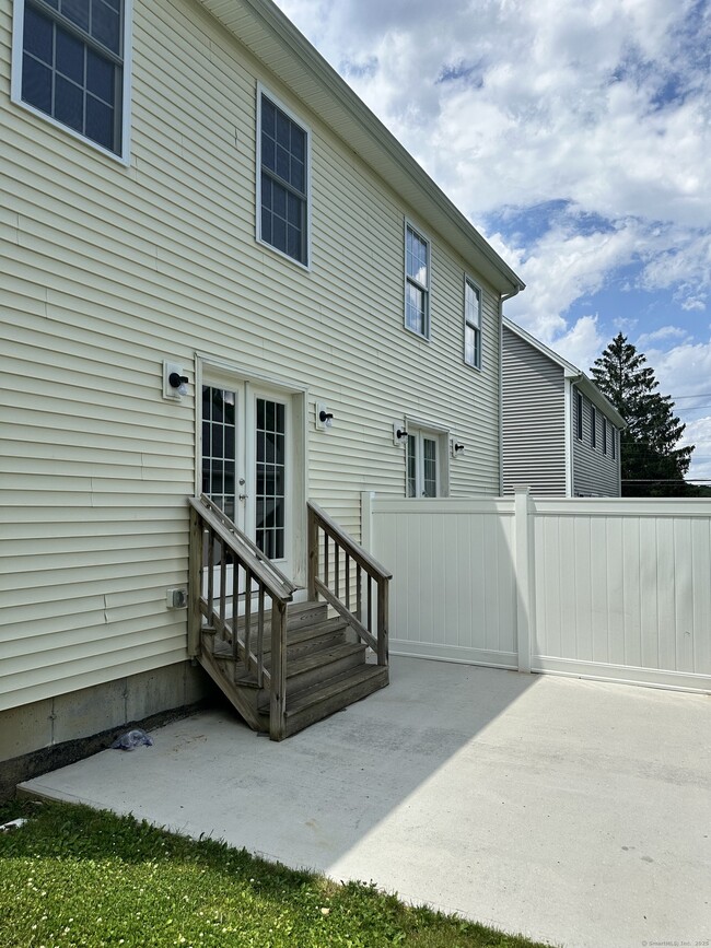 Building Photo - 2A Knollwood Dr