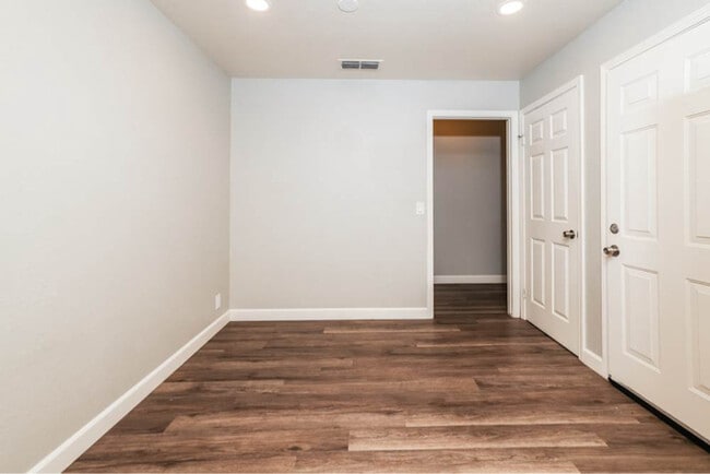 Building Photo - 1026 Woodridge Dr