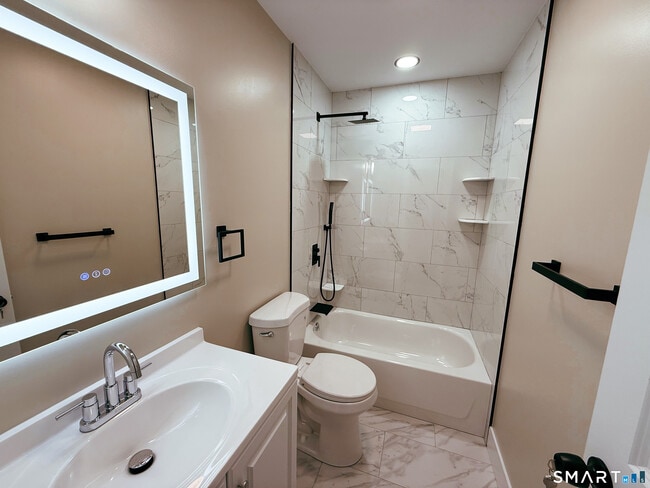 Building Photo - 260 Robin St