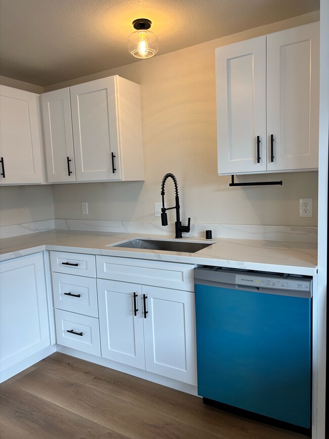 Building Photo - Wetmore Apartments