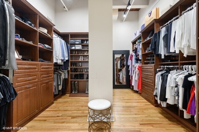 Building Photo - 312 N May St